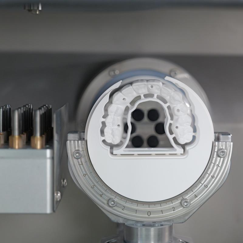 Yucera Heavy-Duty Milling Equipment with Wear-Resistant Parts for Long-Term Dental Use Dental Cadcam Milling Machine